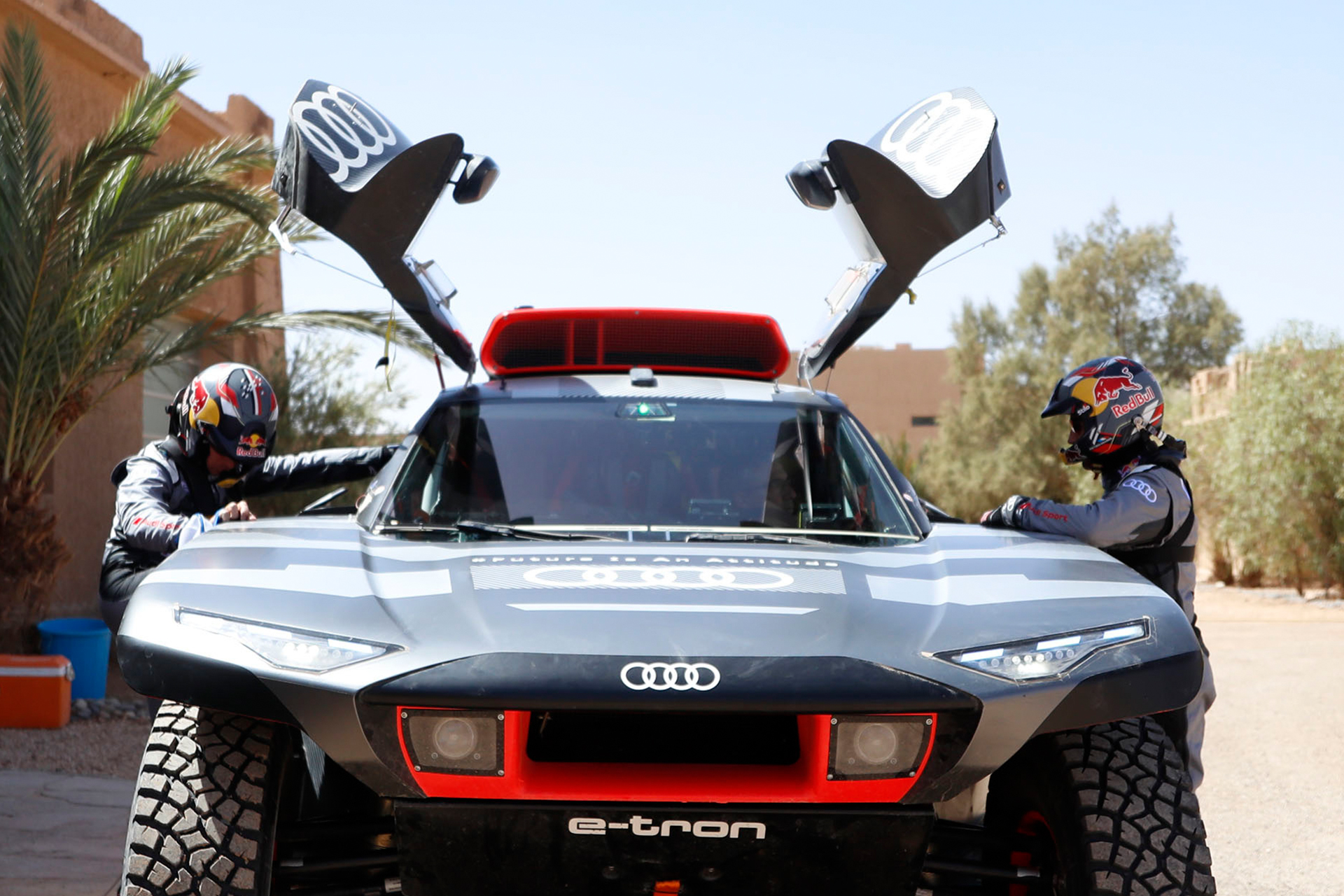 Peterhansel i Boulanger sterują w Audi RS Q e-tron