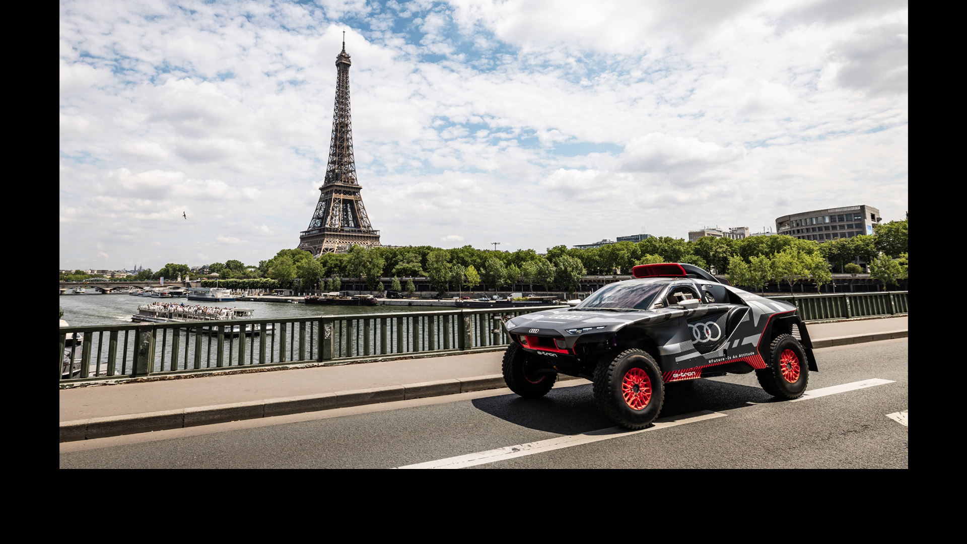  Audi RS Q e-tron w Paryżu